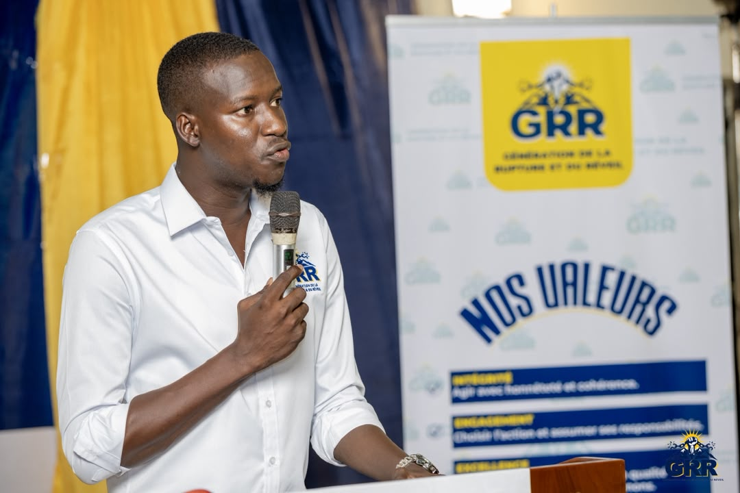 Présentation des valeurs de la GRR devant le panneau « Nos valeurs ».